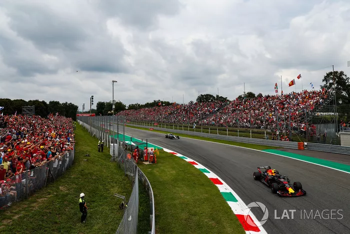 Max Verstappen, Red Bull Racing RB14, leads Valtteri Bottas, Mercedes AMG F1 W09