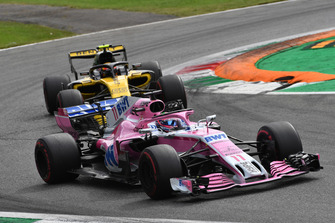 Sergio Perez, Racing Point Force India VJM11 and Carlos Sainz Jr., Renault Sport F1 Team R.S. 18