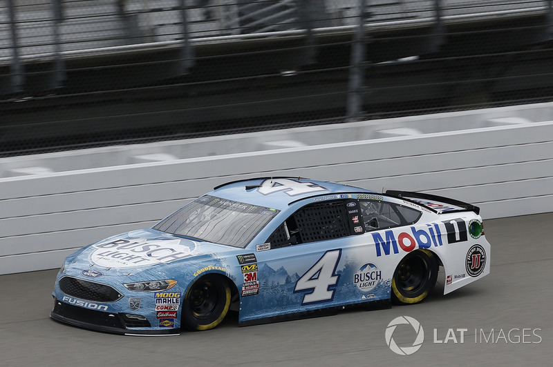 3. Kevin Harvick, Stewart-Haas Racing, Ford Fusion Busch Light / Mobil 1