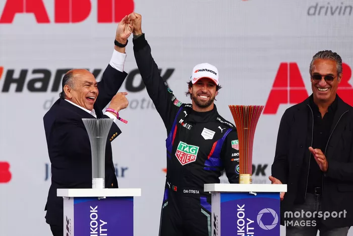 Second placed Antonio Felix da Costa , TAG Heuer Porsche Formula E Team celebrates on the podium with Antonio Perez as Carlos Slim looks on