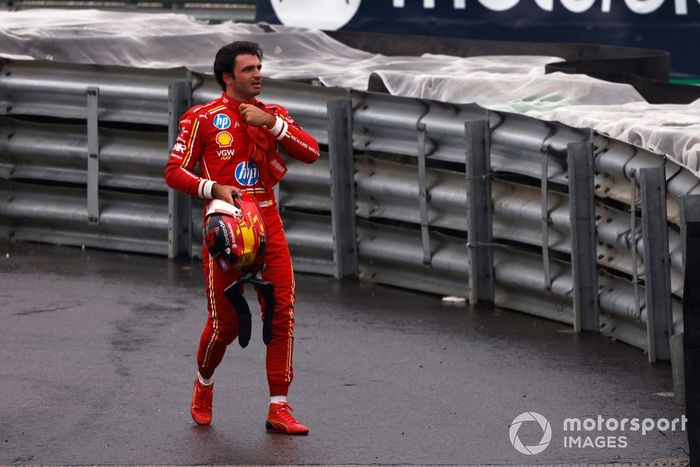 Carlos Sainz, Ferrari SF-24, tras estrellarse
