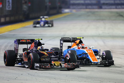 Карлос Сайнс-мол., Scuderia Toro Rosso STR11, Естебан Окон, Manor Racing MRT05