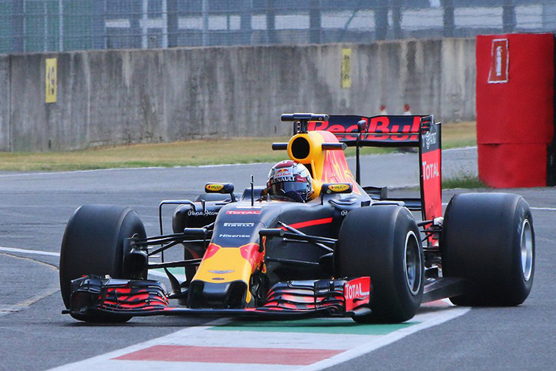 Sébastien Buemi, Red Bull Racing testing the new 2017 Pirelli tires