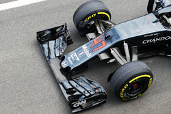 McLaren MP4-31 front wing