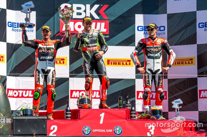 Podium carrera domingo: Ganador, Tom Sykes, Kawasaki Racing Team, segundo, Davide Giugliano, Aruba.it Racing - Ducati, tercero, Chaz Davies, Aruba.it Racing - Ducati