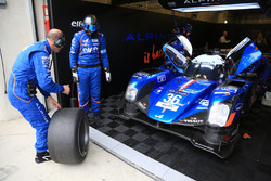 #36 Signatech Alpine A460: Gustavo Menezes, Nicolas Lapierre, Stéphane Richelmi