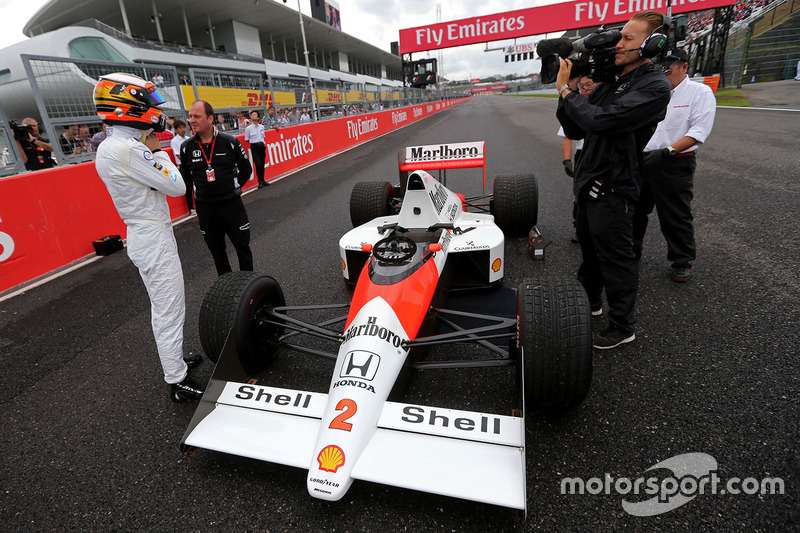 Stoffel Vandoorne, McLaren F1 Team, im McLaren MP4/5 von Alain Prost aus der Saison 1989