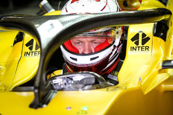 Kevin Magnussen, Renault Sport F1 Team RS16 with the Halo cockpit cover