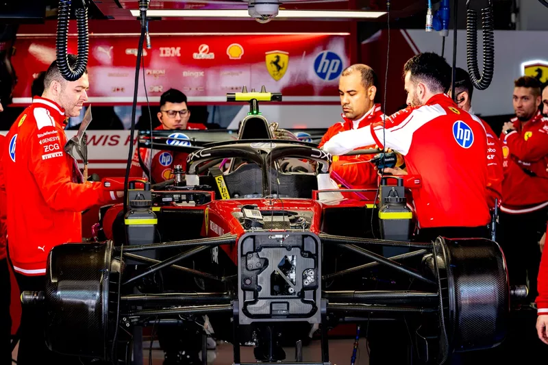 La voiture de Lewis Hamilton, une Ferrari
