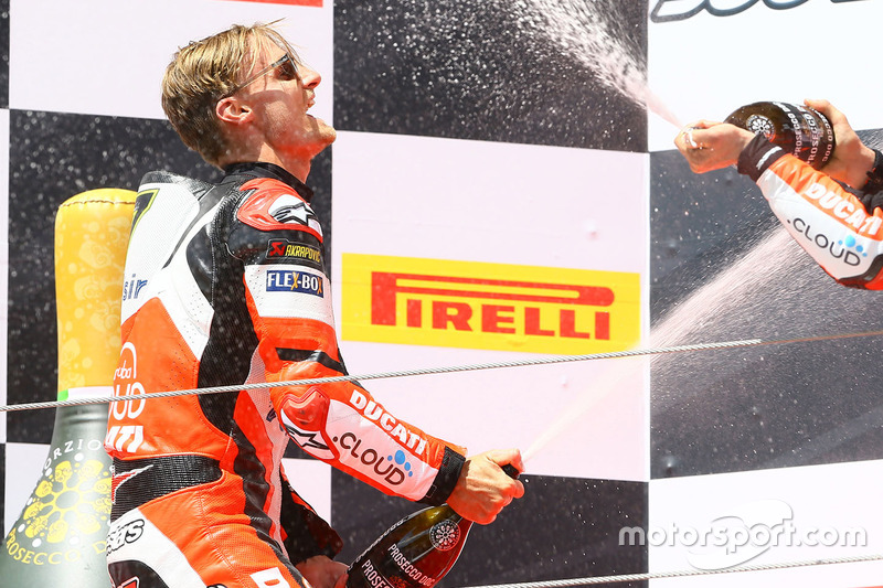 Podio: ganador de la carrera Chaz Davies, Ducati Team