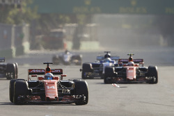 Fernando Alonso, McLaren MCL32, battles, Carlos Sainz Jr., Scuderia Toro Rosso STR12