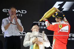 Podium : le deuxième, Nico Rosberg, Mercedes AMG F1, le troisième, Sebastian Vettel, Ferrari