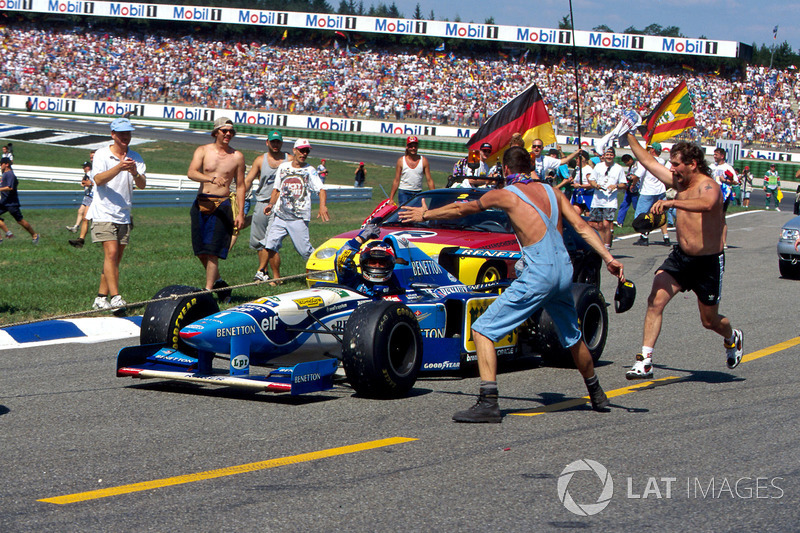 Michael Schumacher, Benetton Renault B195 won the race but returned to the pits on a tow rope