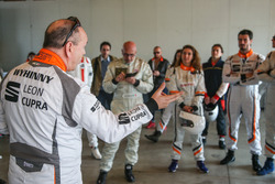 Briefing al box