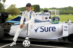 Felipe Massa, Williams joue au football dans les installations du club de Chelsea