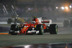 Kimi Raikkonen, Ferrari SF70H, tijdens de formatieronde