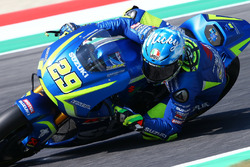 Andrea Iannone, Team Suzuki MotoGP, with the Nicky Hayden Tribute helmet