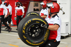 Sauber mechanics with Pirelli tyres