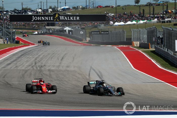 Lewis Hamilton, Mercedes-Benz F1 W08 y Sebastian Vettel, Ferrari SF70H
