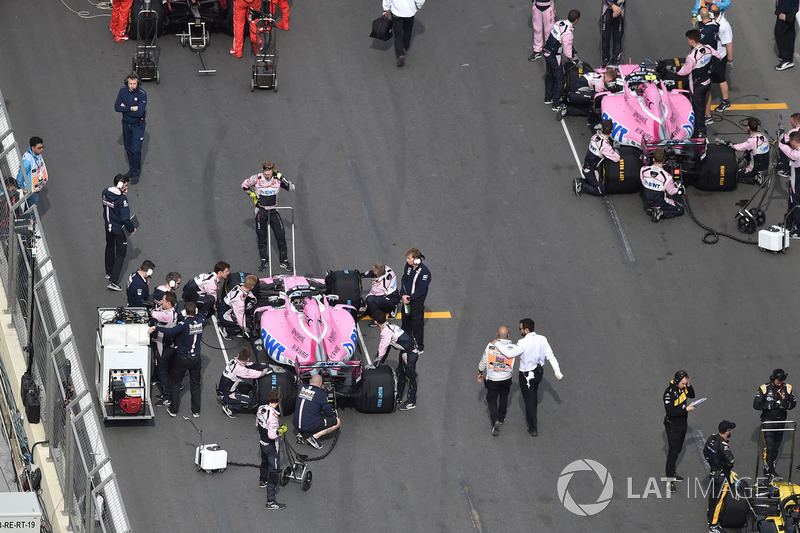 Sergio Perez, Force India VJM11 and Esteban Ocon, Force India VJM11 on the grid