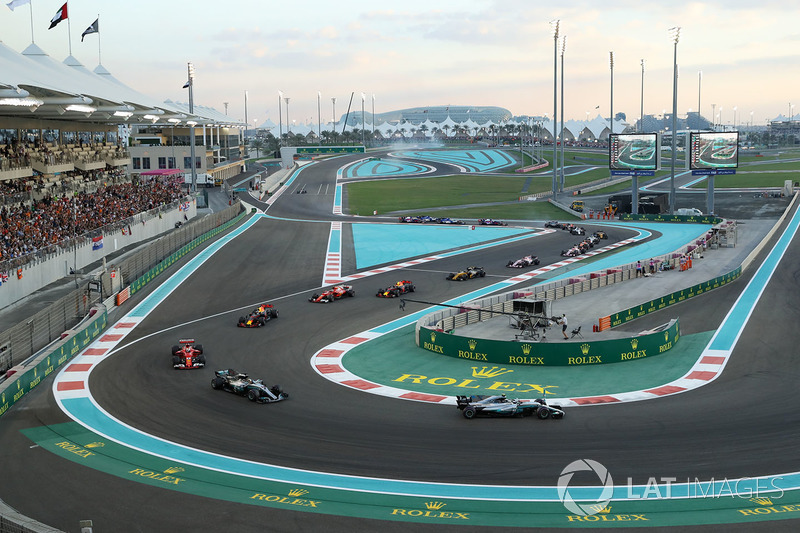 Valtteri Bottas, Mercedes-Benz F1 W08 aan de leiding bij de start