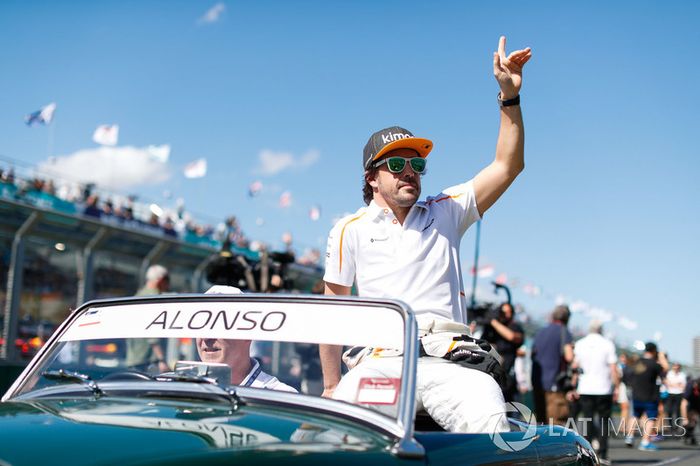 Fernando Alonso, McLaren, en el desfile de pilotos