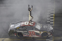 1. Erik Jones, Joe Gibbs Racing, Toyota Camry buyatoyota.com