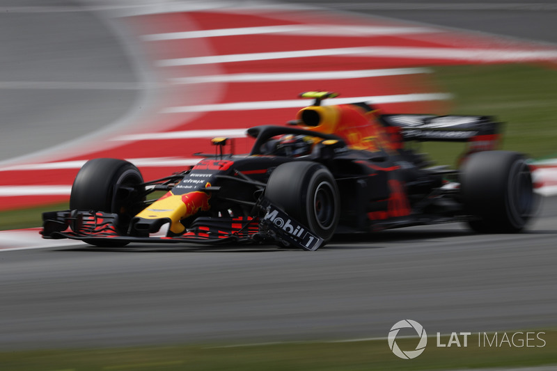 Max Verstappen, Red Bull Racing RB14 met gebroken voorvleugel