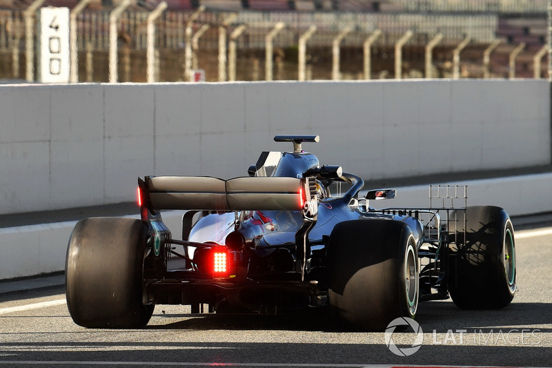 Lewis Hamilton, Mercedes-AMG F1 W09 with lights on rear wing