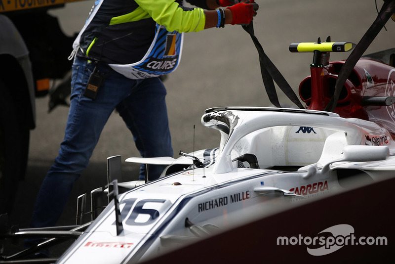 Charles Leclerc, Alfa Romeo Sauber C37, retires on the opening lap