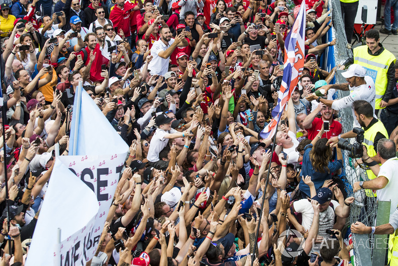 Lewis Hamilton, Mercedes AMG F1, celebra su victoria