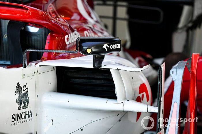 Detalle del espejo de ala en el Alfa Romeo Racing C39 