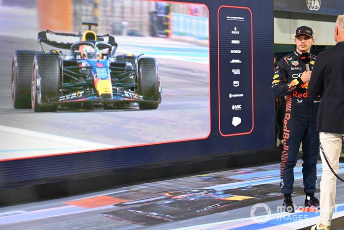 Ganador de la pole Max Verstappen, Red Bull Racing, es entrevistado por David Coulthard tras la clasificación