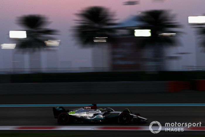 Lewis Hamilton, Mercedes W13 