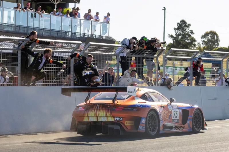 Winners #75 Sun Energy 1 Mercedes-AMG GT3: Kenny Habul, Jules Gounon, Luca Stolz 