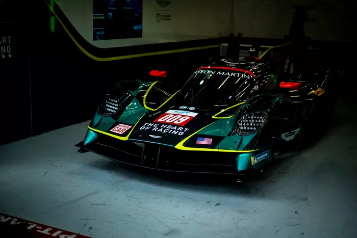 #009 Aston Martin Thor Team Aston Martin Valkyrie: Alex Riberas, Marco Sorensen