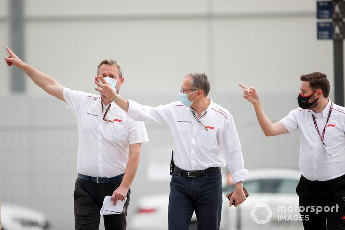 Steve Neilsen, director deportivo de la Formula 1, y Stefano Domenicali, CEO de la Formula 1