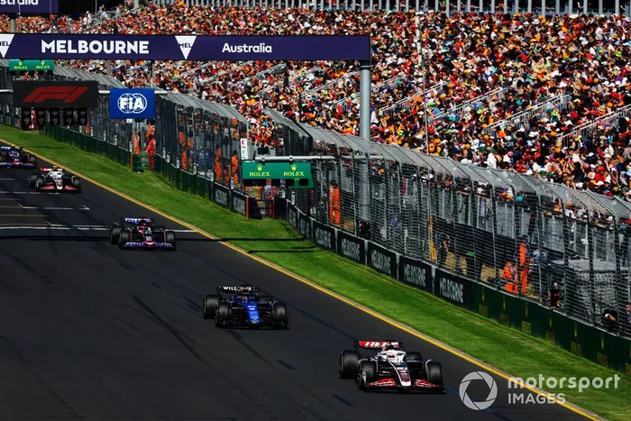 Kevin Magnussen, Haas VF-24, Alex Albon, Williams FW46, Esteban Ocon, Alpine A524
