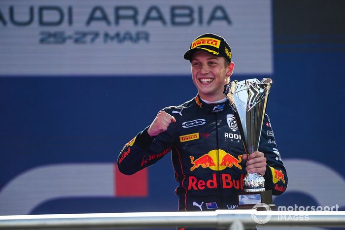 Podio: Ganador Liam Lawson, Carlin