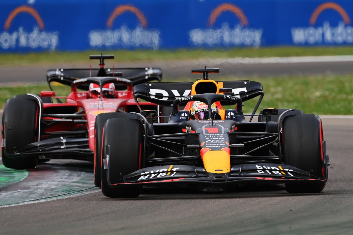 Max Verstappen, Red Bull Racing RB18, Charles Leclerc, Ferrari F1-75