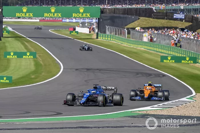 Fernando Alonso, Alpine A521, Lando Norris, McLaren MCL35M