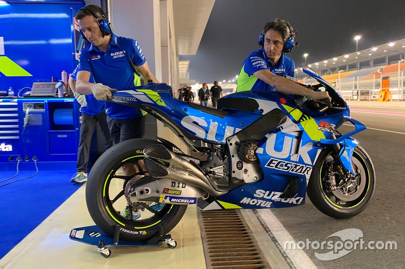Подвійний вихлип на мотоциклі Suzuki MotoGP