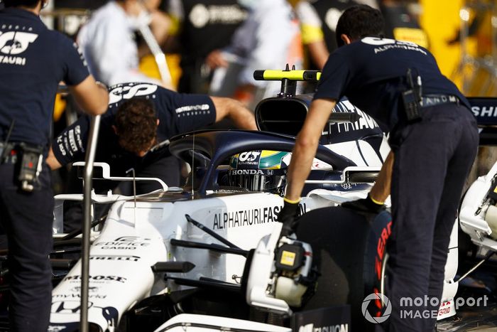 Pierre Gasly, AlphaTauri AT01, in the pits