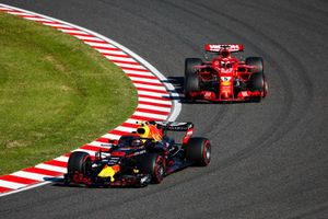 Max Verstappen, Red Bull Racing RB14, leads Sebastian Vettel, Ferrari SF71H