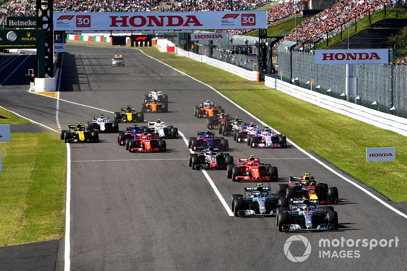 Lewis Hamilton, Mercedes-AMG F1 W09, al comando, alla partenza