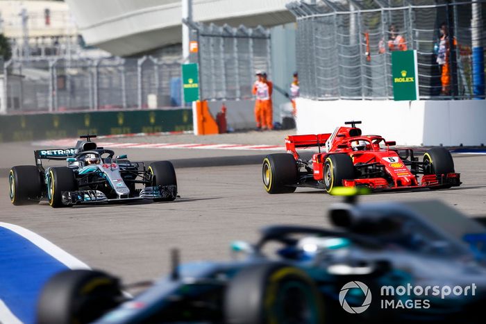 Sebastian Vettel, Ferrari SF71H, Lewis Hamilton, Mercedes AMG F1 W09