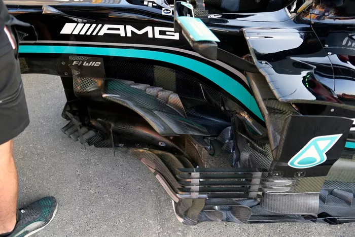 Mercedes W12 detail