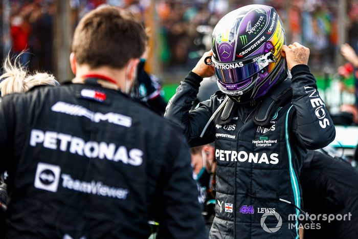 Lewis Hamilton, Mercedes, en la parrilla