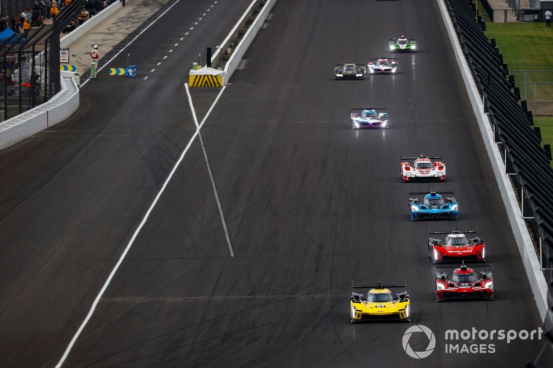 #01 Cadillac Chip Ganassi Racing Cadillac V-Series.R: Renger van der Zande, Sebastien Bourdais