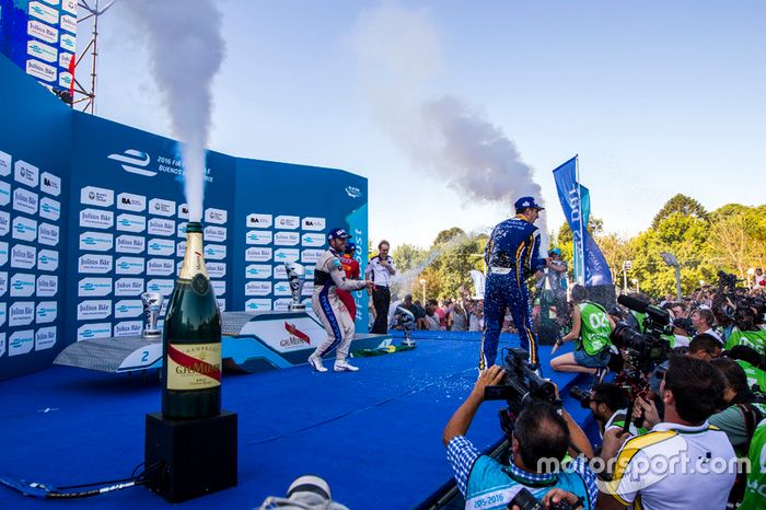 Podium: ganador, Sam Bird, DS Virgin Racing Formula E Team; segundo, Sébastien Buemi, Renault e.Dams; tercero, Lucas di Grassi, ABT Schaeffler Audi Sport